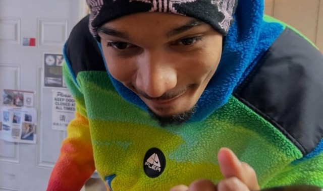 注册领彩金-好有情调！文班亚马晒极光和冰原照：安静祥和